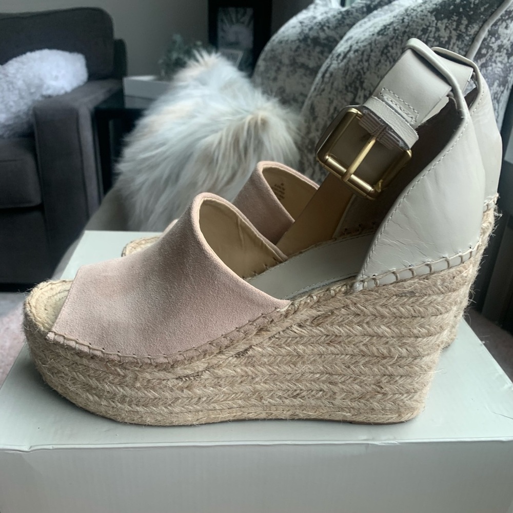 Marc Fisher size 8 neutral wedge
